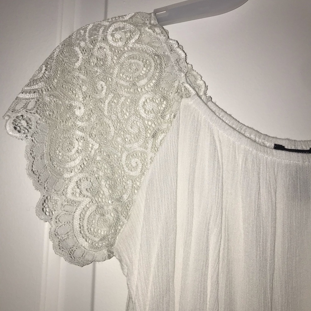 White Off the Shoulder Top - Picture 2 of 3